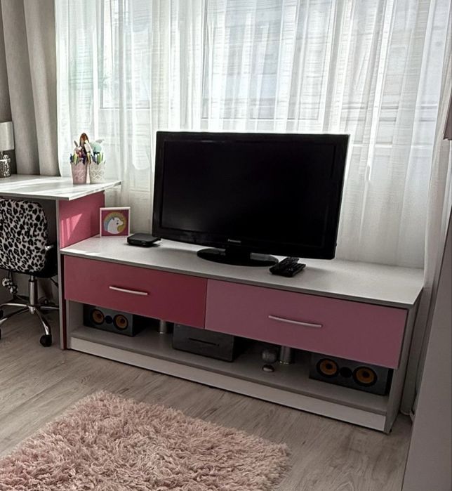 Comodă TV Roz cu Alb, 2 Sertare – 147x46x54 cm, Modele Decorative