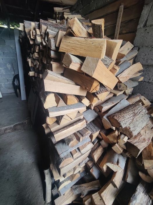 Vând lemne de foc, gata crăpate