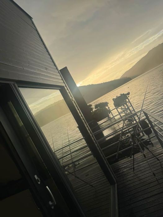 Casa de vacanță plutitoare de Vânzare pe Lacul Bicaz