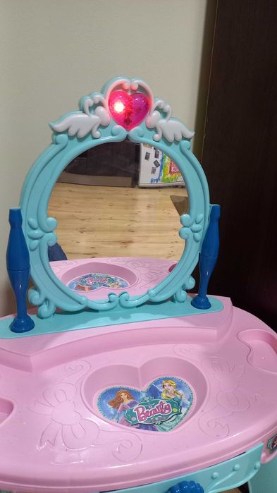 Продавам детска тоалетка