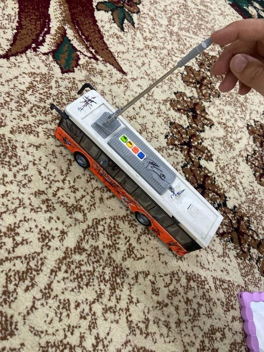 Продам игрушки , самолёт - трансформер