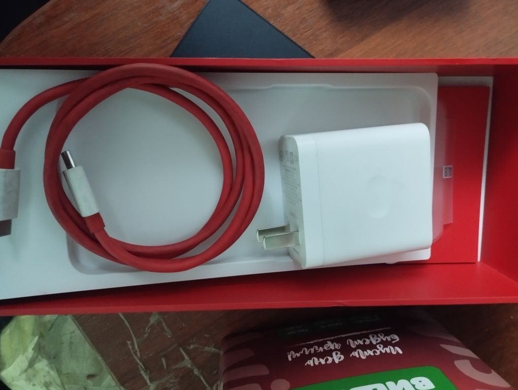 Продам ONE PLUS 10r почти новый