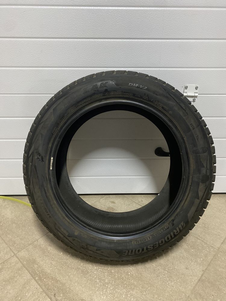 Зимние шины липучка BRIGISTONE BLIZZAK DM-V2 235/55R18 100T