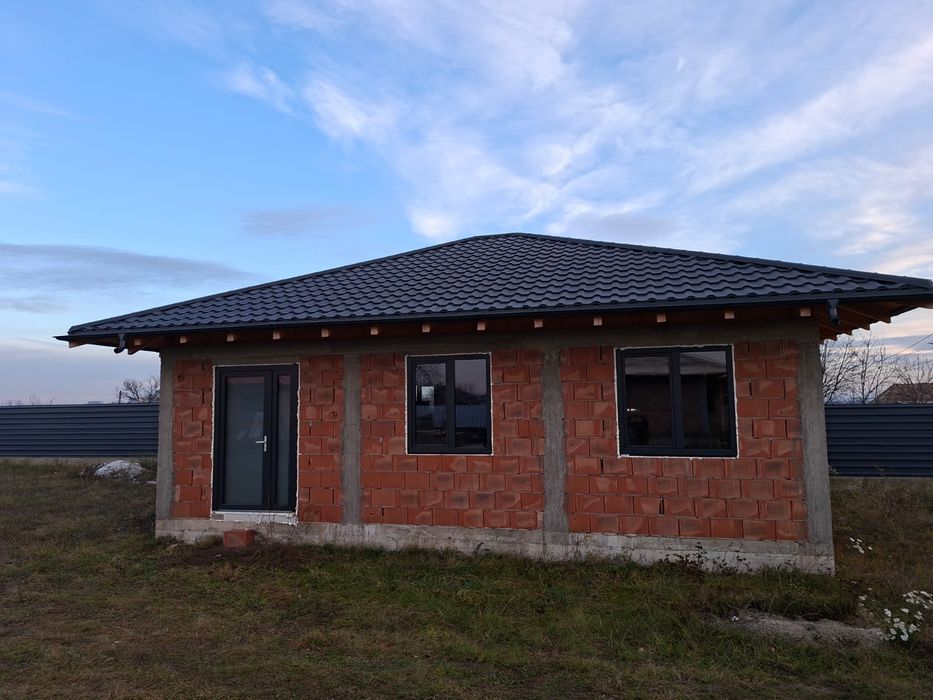 Proprietar vând parcele de teren 700 mp si casa de vanzare