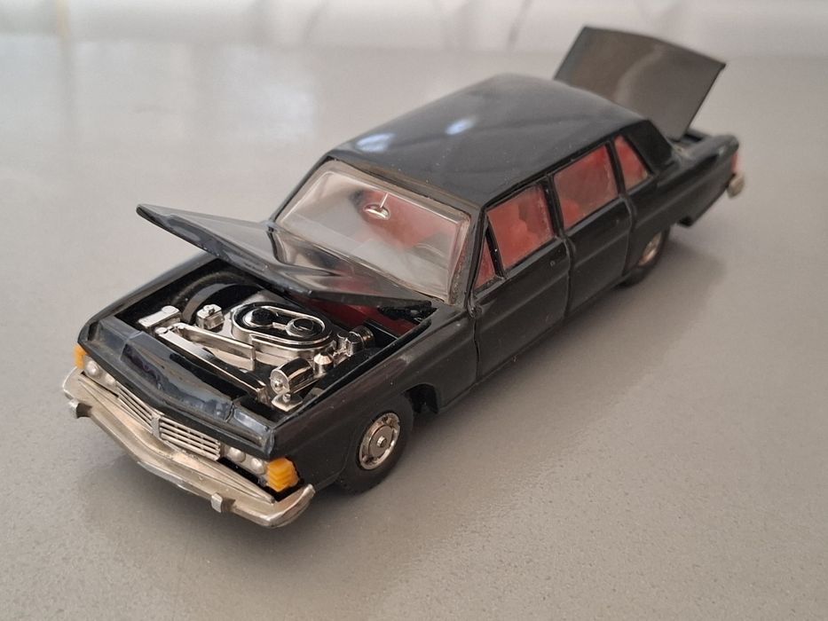 Коллекционная модель Чайка Газ 14, масштаб 1:43
