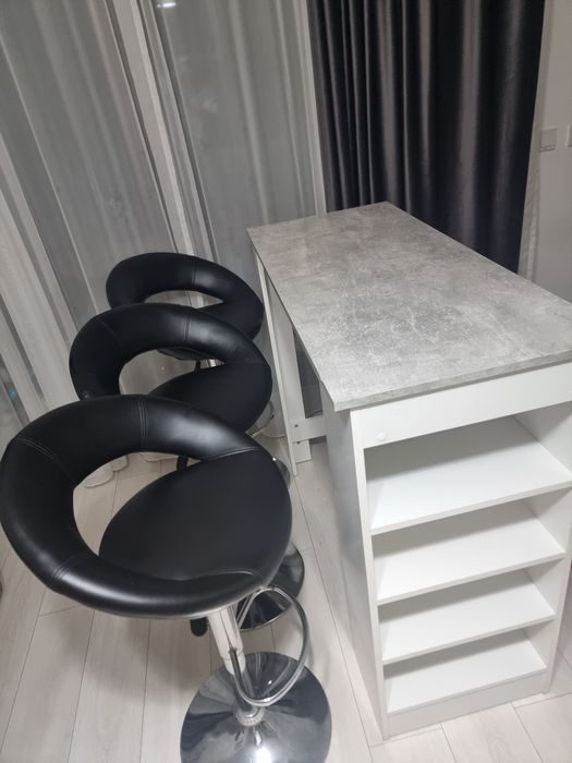 Set bar modern – masă cu rafturi + 3 scaune confortabile