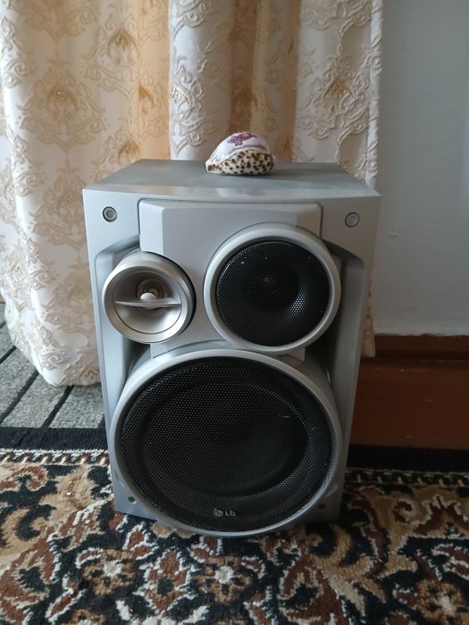 Колонки две штуки.