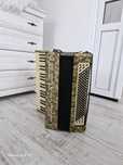 Vând acordeon 120 bași, 5 registre (negociabil)