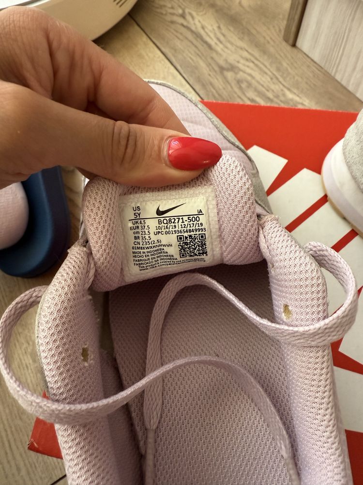 Маратонки NIKE 37,5