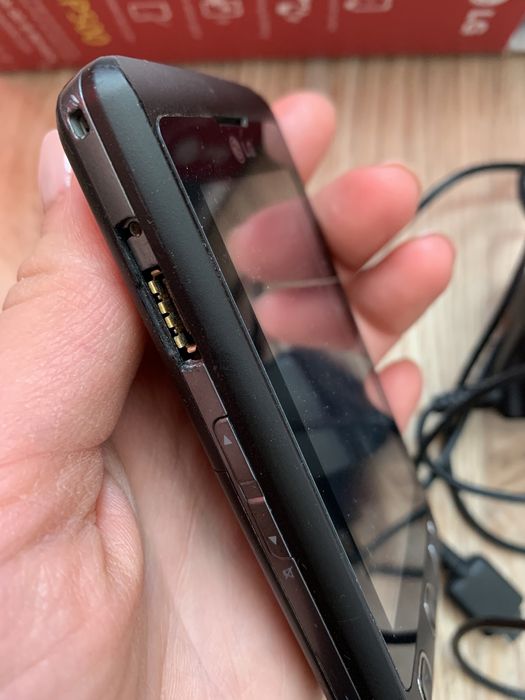 Телефон LG KP500 черен с калъф