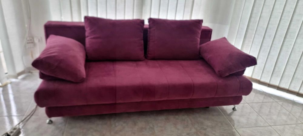 Продавам диван.С функция за легло