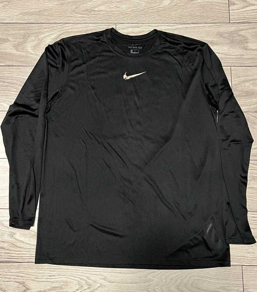 Bluza sport neagra Nike cu model pe spate, marimea XL