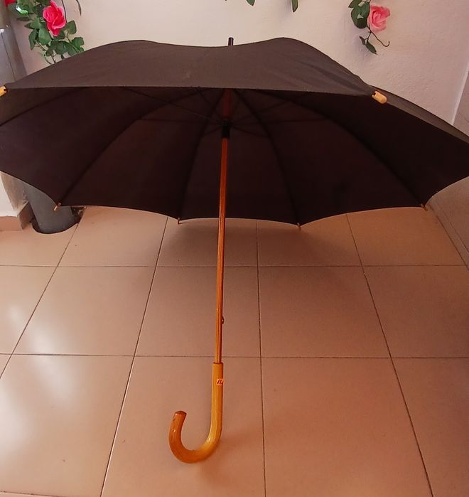 Сгъваеми автоматични и полуавтоматични чадъри различна големина .