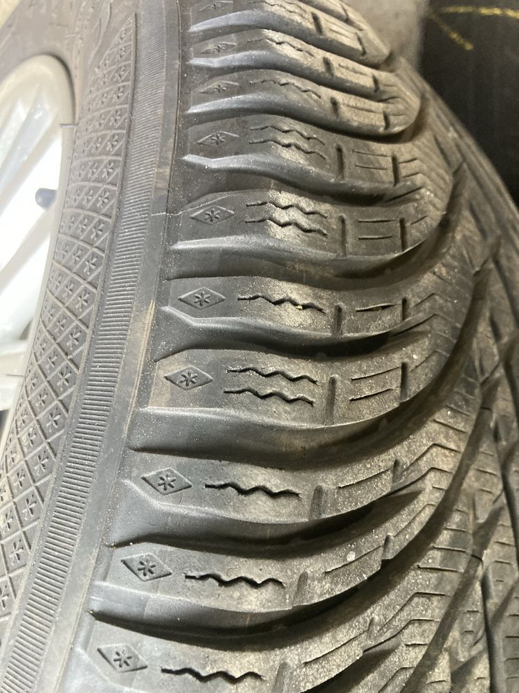 16 цола джанти със зимни гуми 205/55R16 за Волво
