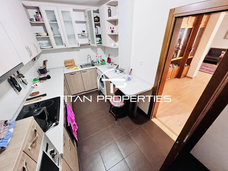 Тристаен апартамент в ж.к Възраждане.