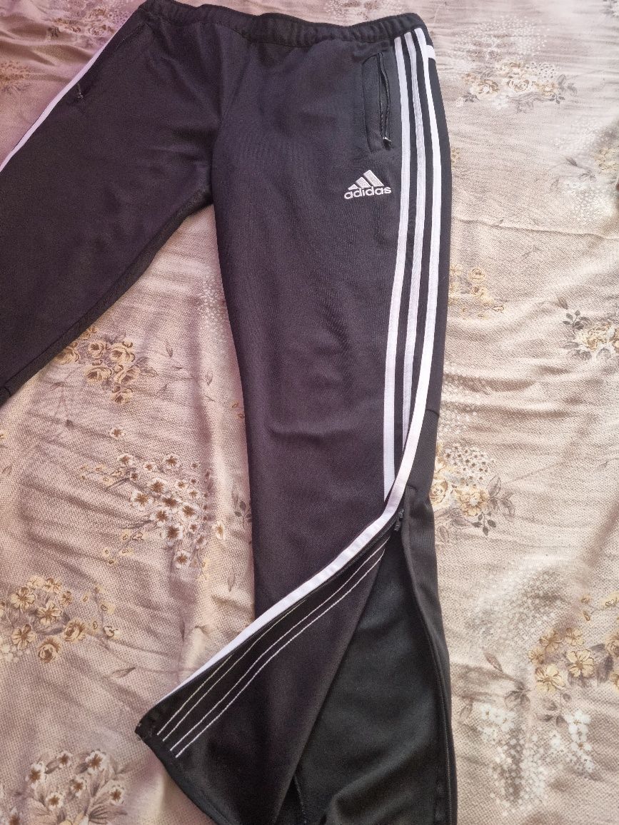 Оригинално долнище Adidas