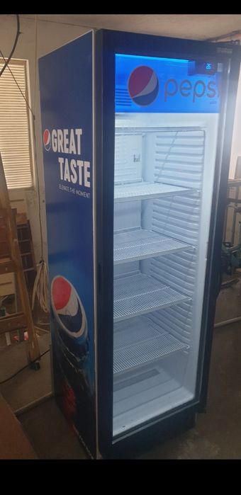 Vitrina frigorifica verticală pentru sucuri  - bauturi