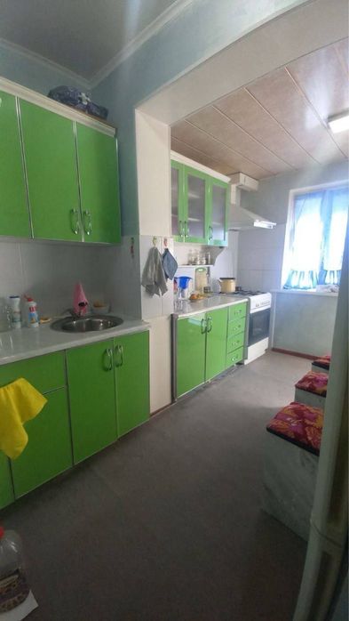 3 xonali. 1 etaj 4 qavatli panelni dom