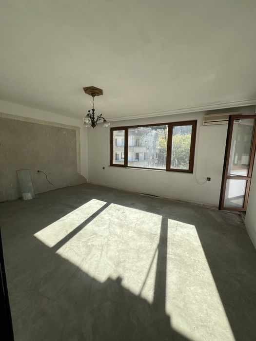 Многостаен с гараж и паркомясто