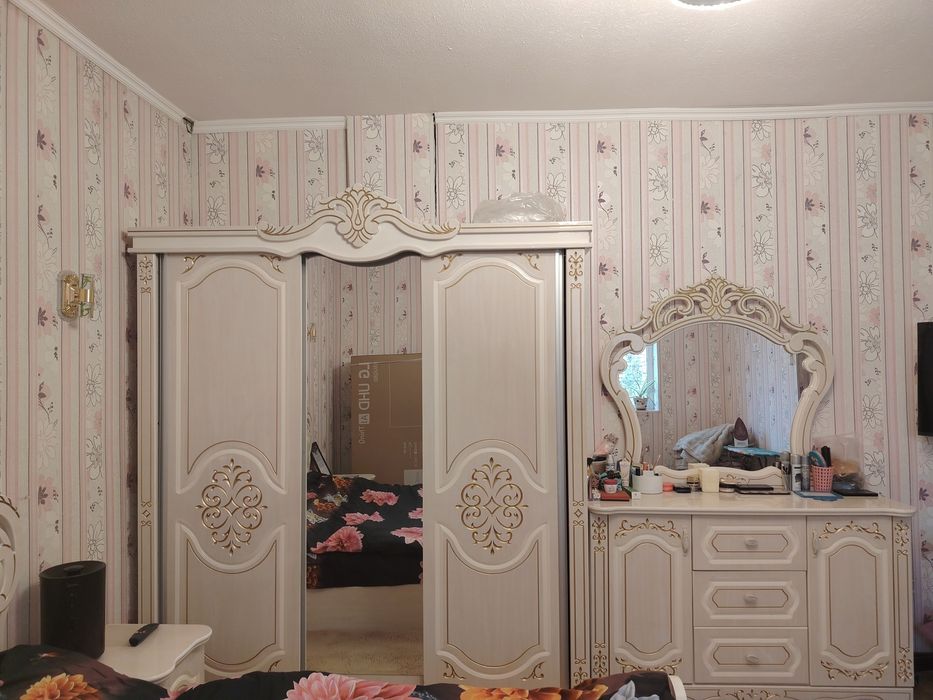 Продам спальный гарнитур мдф