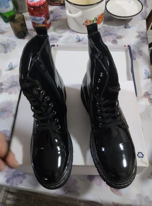 Продается сапоги женские