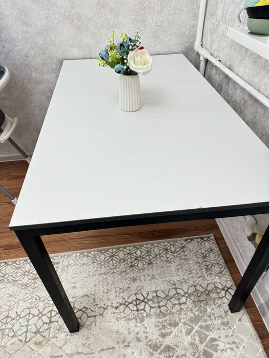 Срочно! Продается кухонный стол