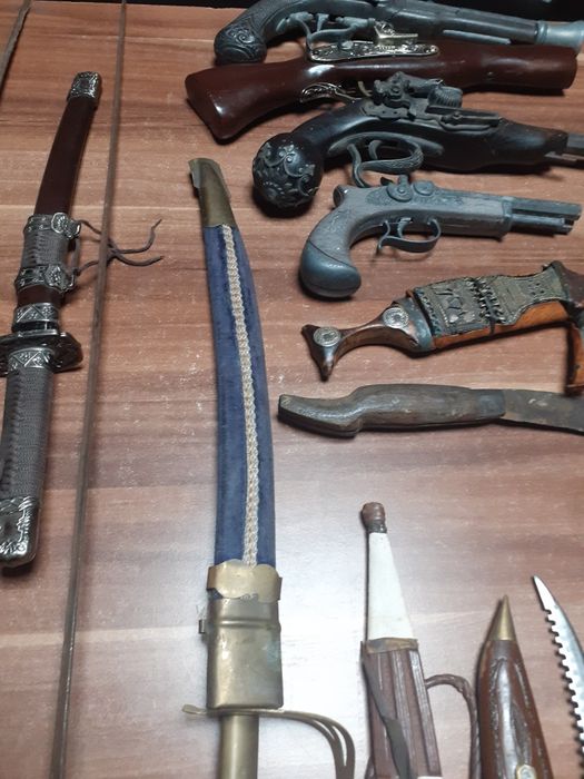 Стари  ками,кинжали,саби  и  пищови