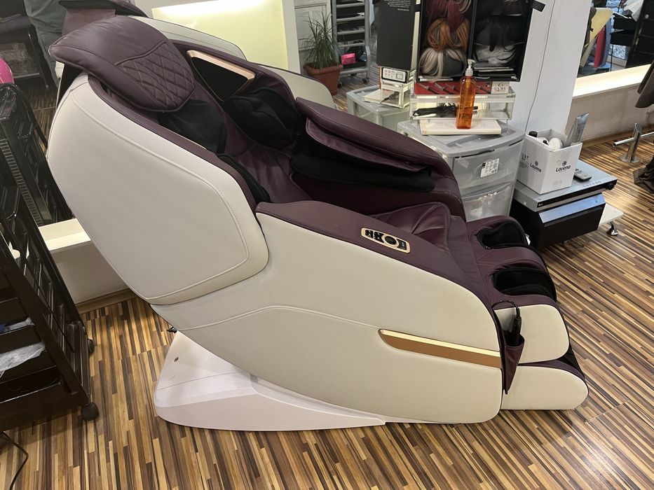 Стола е ползаван 2 години, като цяло  малко е ползван