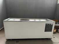 Vitrina rece expunere