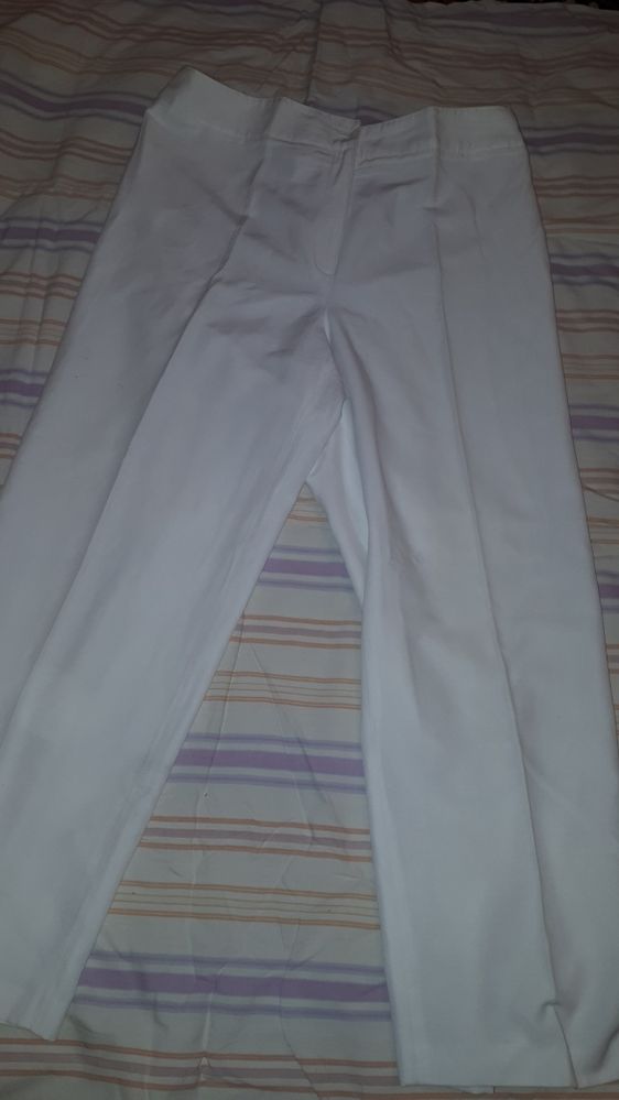 Pantaloni albi mărimea 44
