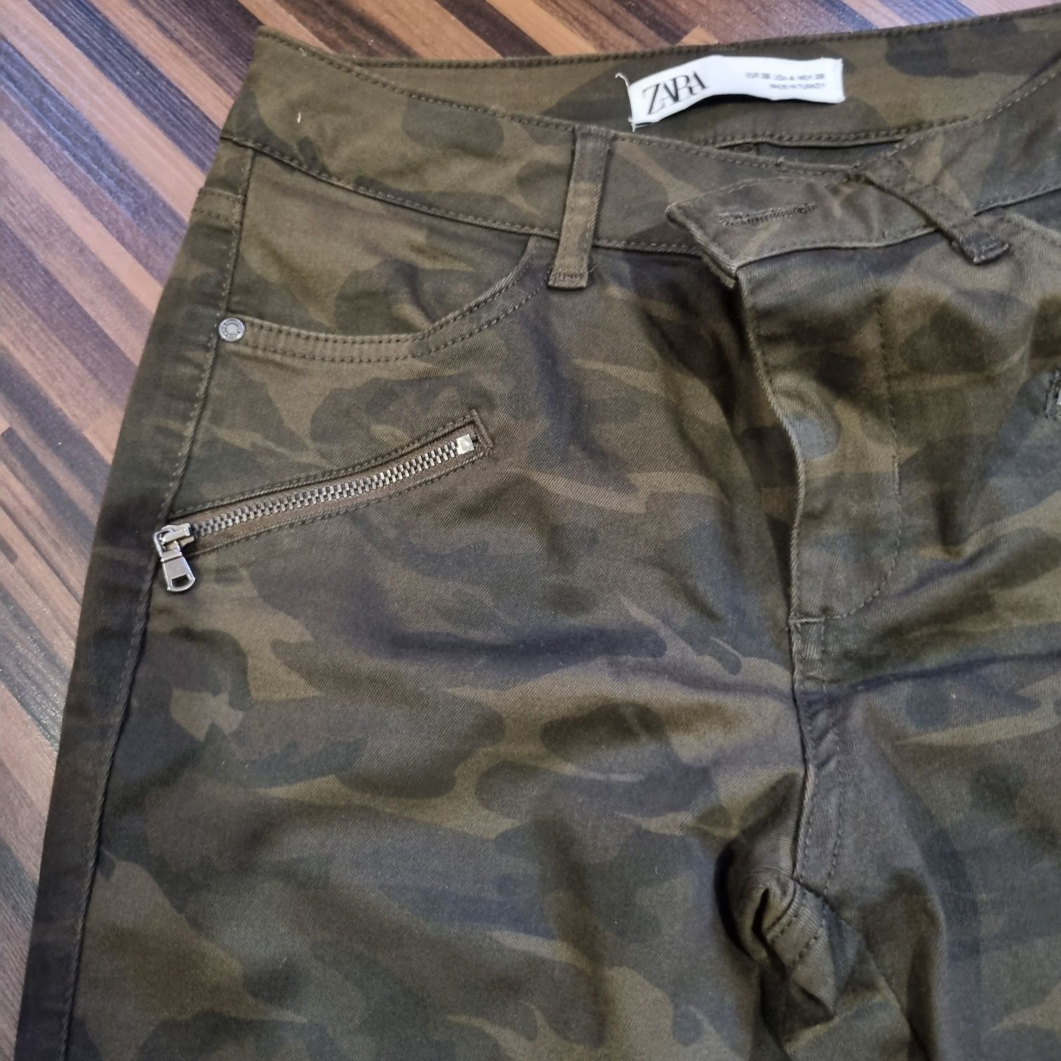 Pantaloni Zara 36