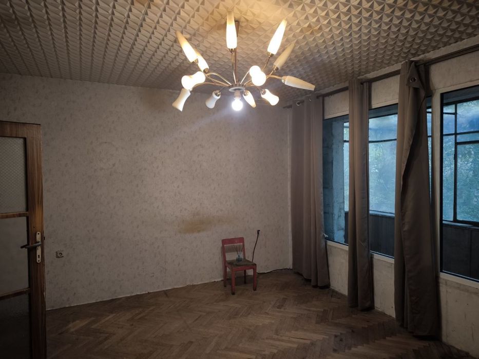 Продава се Тристаен апартамент в Пловдив, Въстанически - 79 кв.м за 1583 €/кв.м - Снимка #1