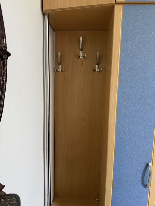 Продается шкаф в прихожую