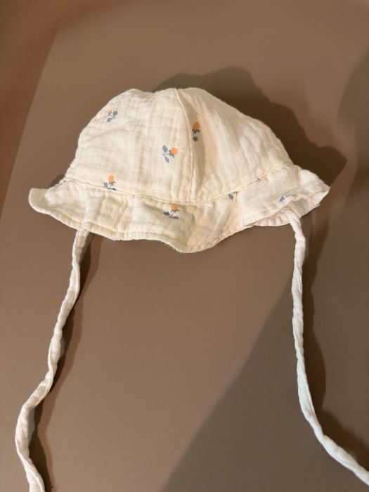 Бебешка рокля с подарък шапка