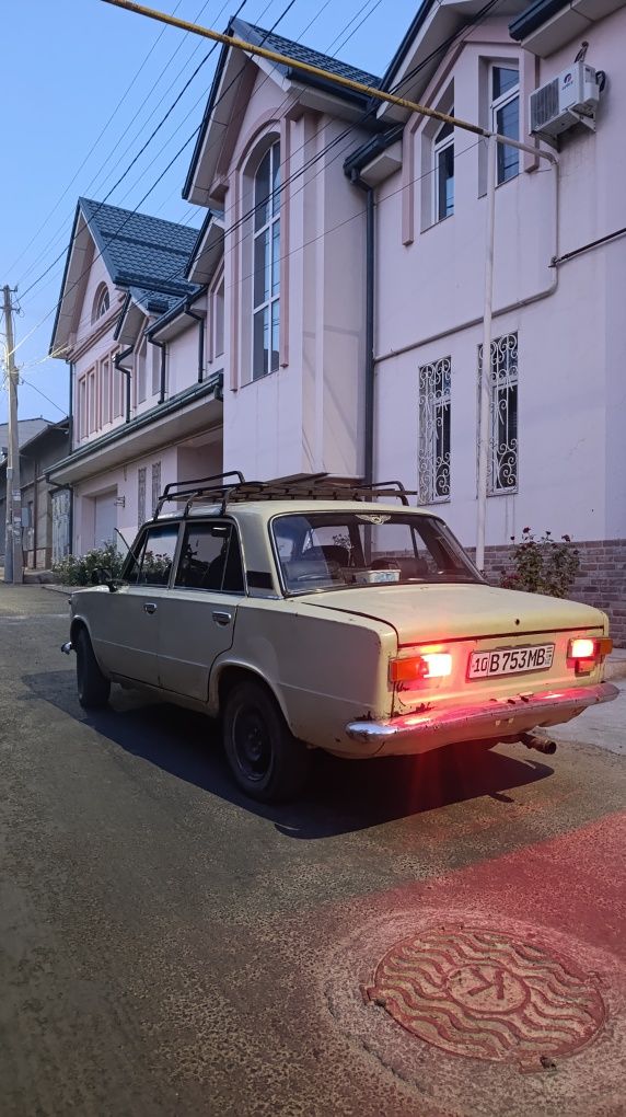 vaz 21011 sotiladi