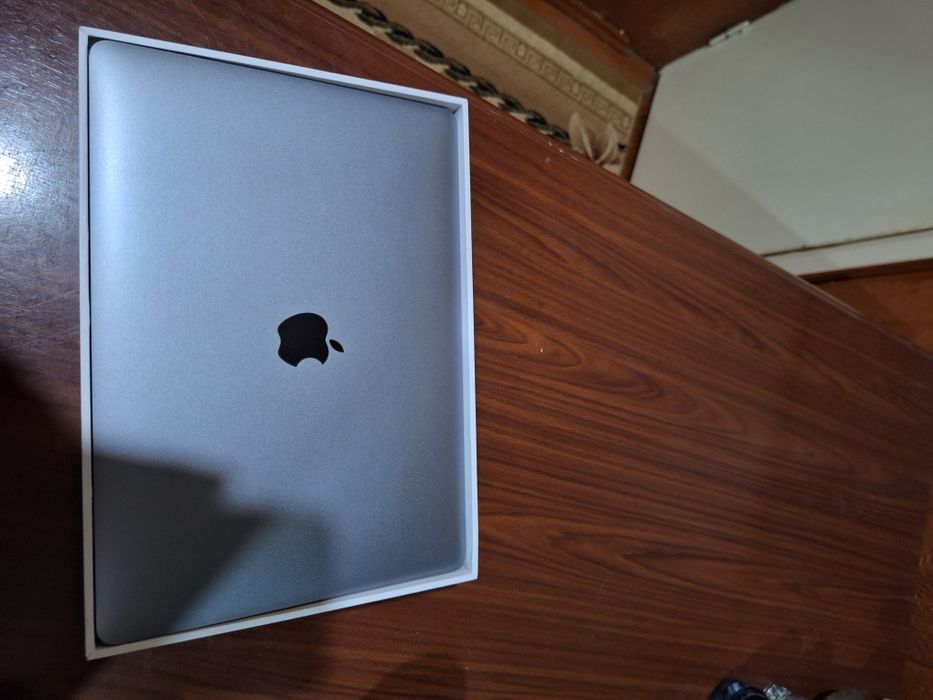 Apple MacBook Air 13-inch Core i5 8/128GB Space Gray