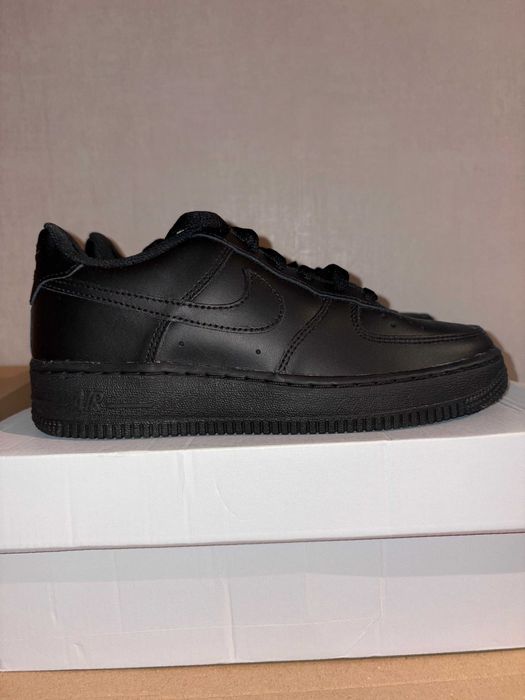 Nike Air Force 1 LV8/LE "Triple Black" - Номер 38