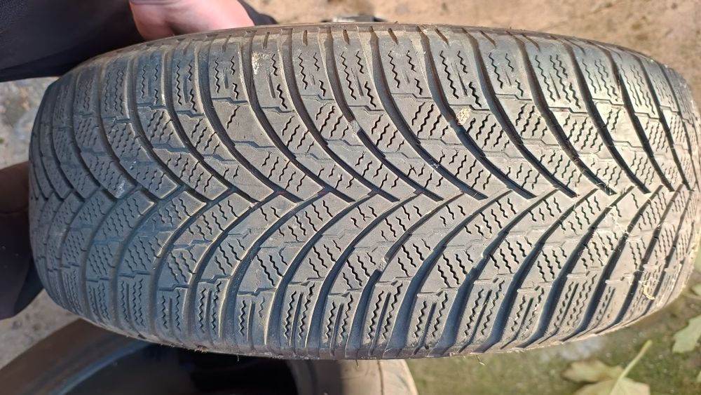 Vand 2 anvelope de iarna firestone 215/65/R16