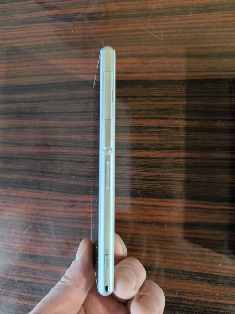 Sony Xperia Z1 запазен!