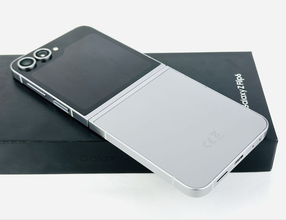 Samsung Galaxy Z Flip 6 256GB 12RAM Silver Shadow Отличен! Гаранция!