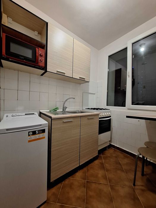 Garsoniera Titan - Metrou