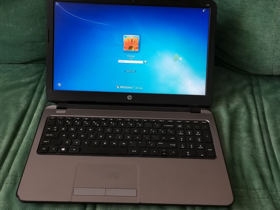 Vând laptop HP 255 G3