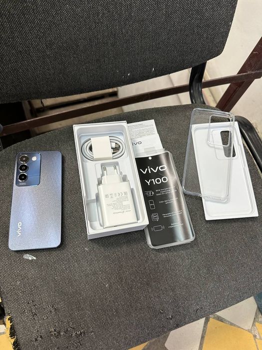 Vivo Y100 в идеальном состоянии