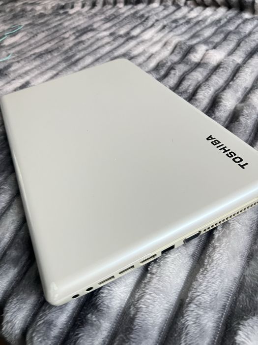 Лаптоп toshipa windows10
