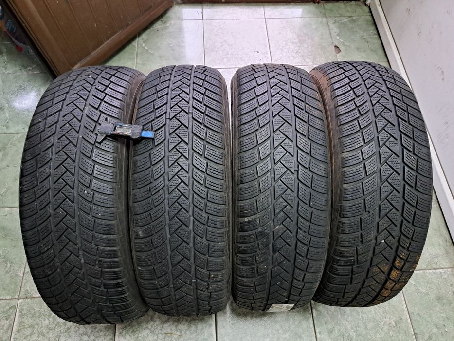 4 anvelope 215/65 R17 Vredestein