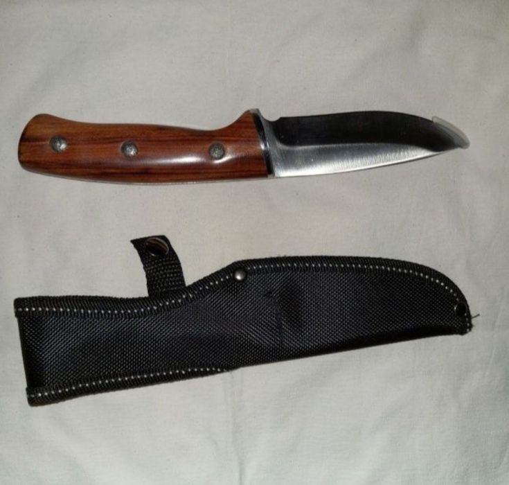 Cutit vanatoare și drumetie