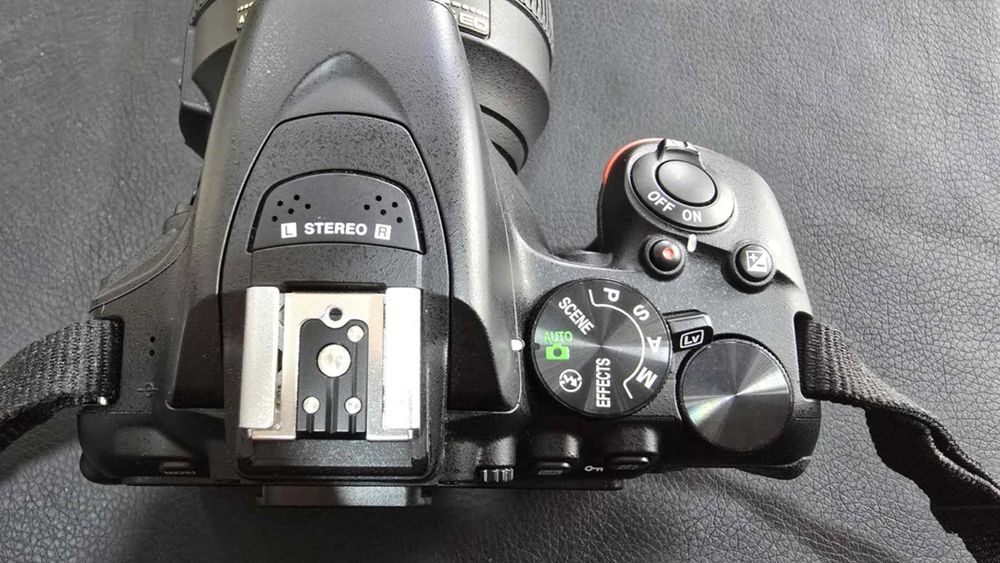 Фотоапарат Nikon D5600 + обектив Nikon AF-S DX 18-140mm