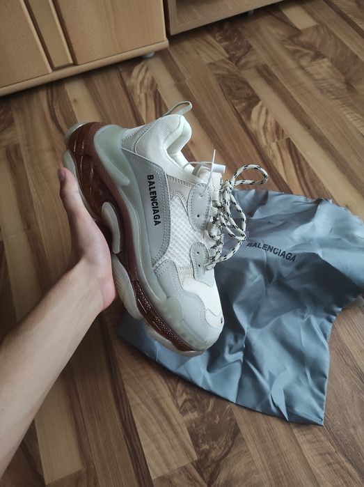 Balenciaga triple s capucino