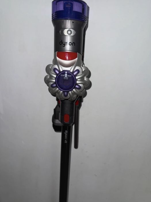 Aspirator Dyson V8