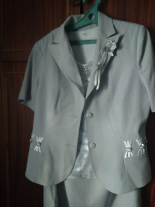 Костюм - тройка, ткань - тяжелый шелк